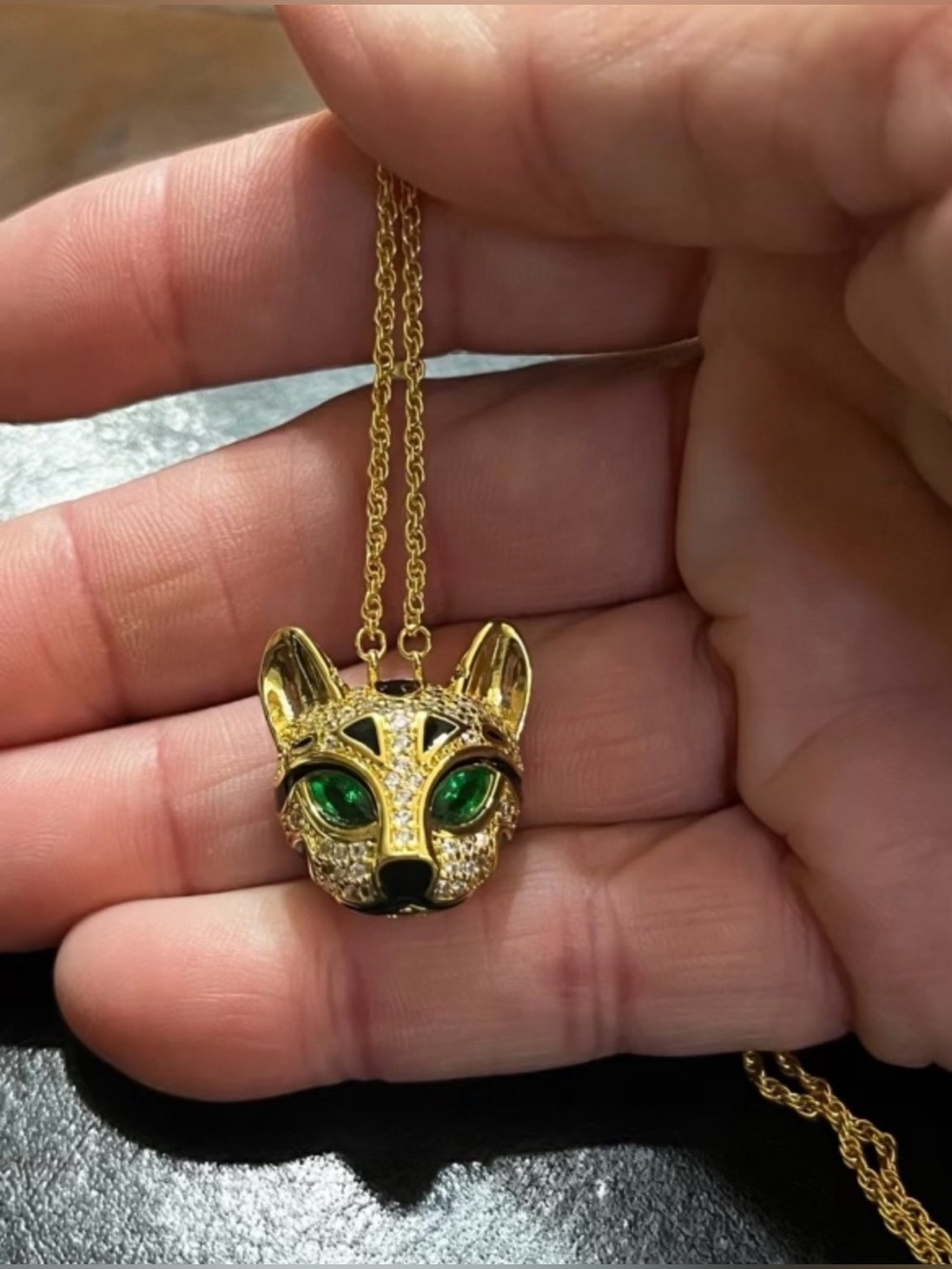 🐆 Boucheron. Fuzzy the Leopard Gold Tone Pendant Necklace